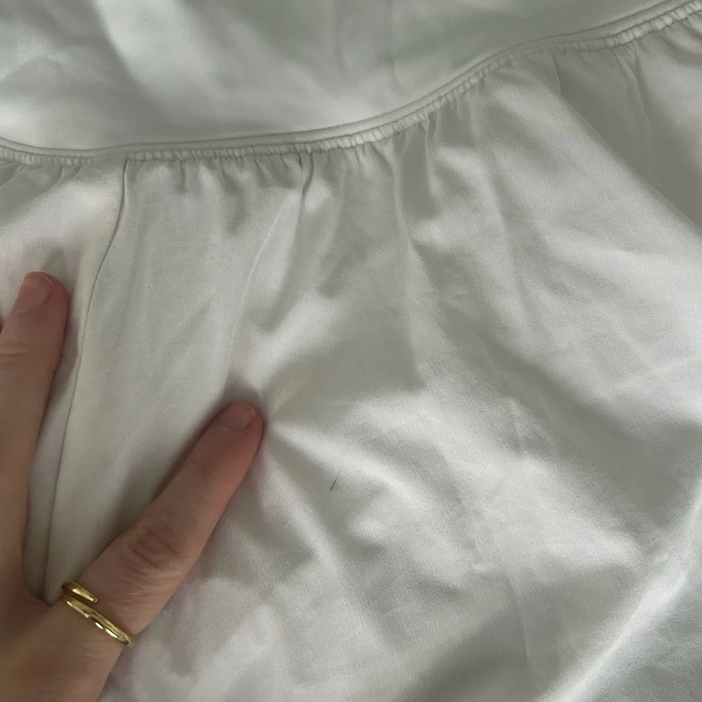 Gilly Hicks White Women's Skorts
